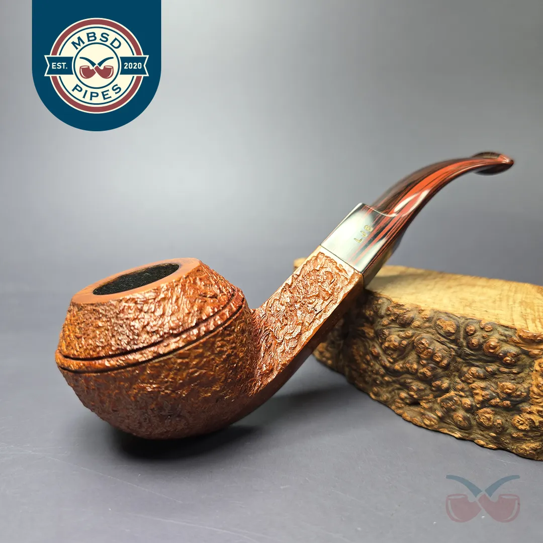 Ferndown Antique Bark 3 Star Rusticated Bulldog w/ Cumberland Estate Briar Pipe, English Estates