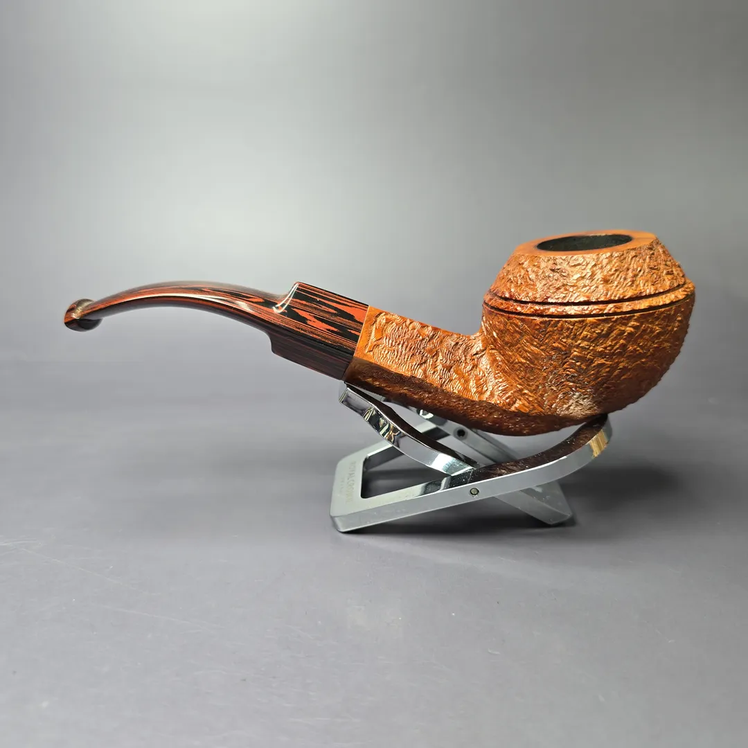 Ferndown Antique Bark 3 Star Rusticated Bulldog w/ Cumberland Estate Briar Pipe, English Estates - Image 4