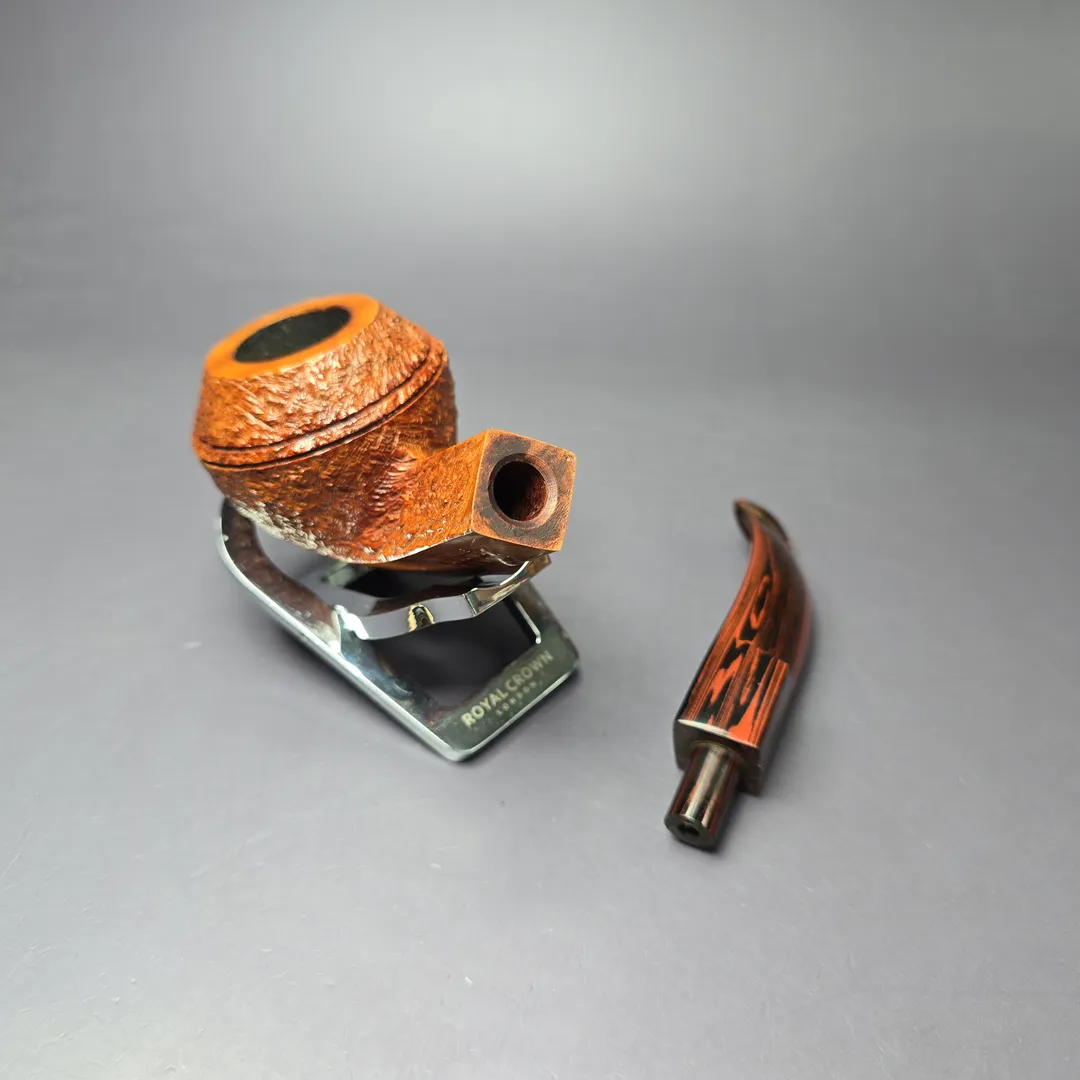 Ferndown Antique Bark 3 Star Rusticated Bulldog w/ Cumberland Estate Briar Pipe, English Estates - Image 11