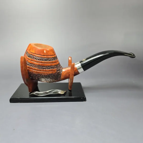 Mastro de Paja 1998 Columbus Day Pipe w/ Stand Estate Briar Pipe, Unsmoked - Image 3