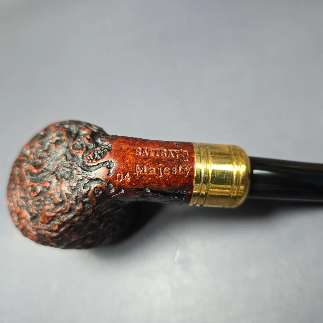 Rattray's Majesty 04 Sandblasted Bent Apple w/ Brass Estate Briar Pipe, Unsmoked, 9mm - Image 8