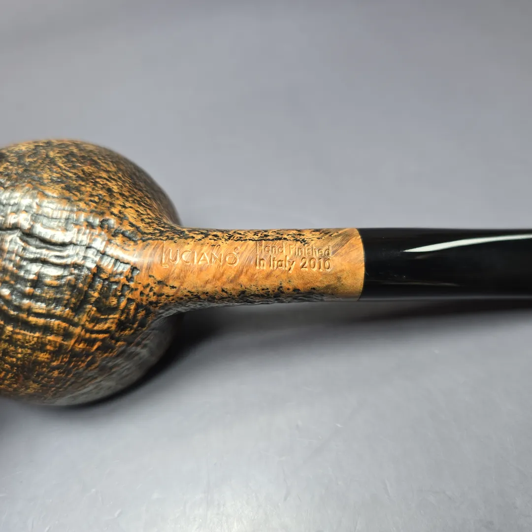 Luciano 2010 Squat Sandblasted Rhodesian Estate Briar Pipe, Italian Estates - Image 9