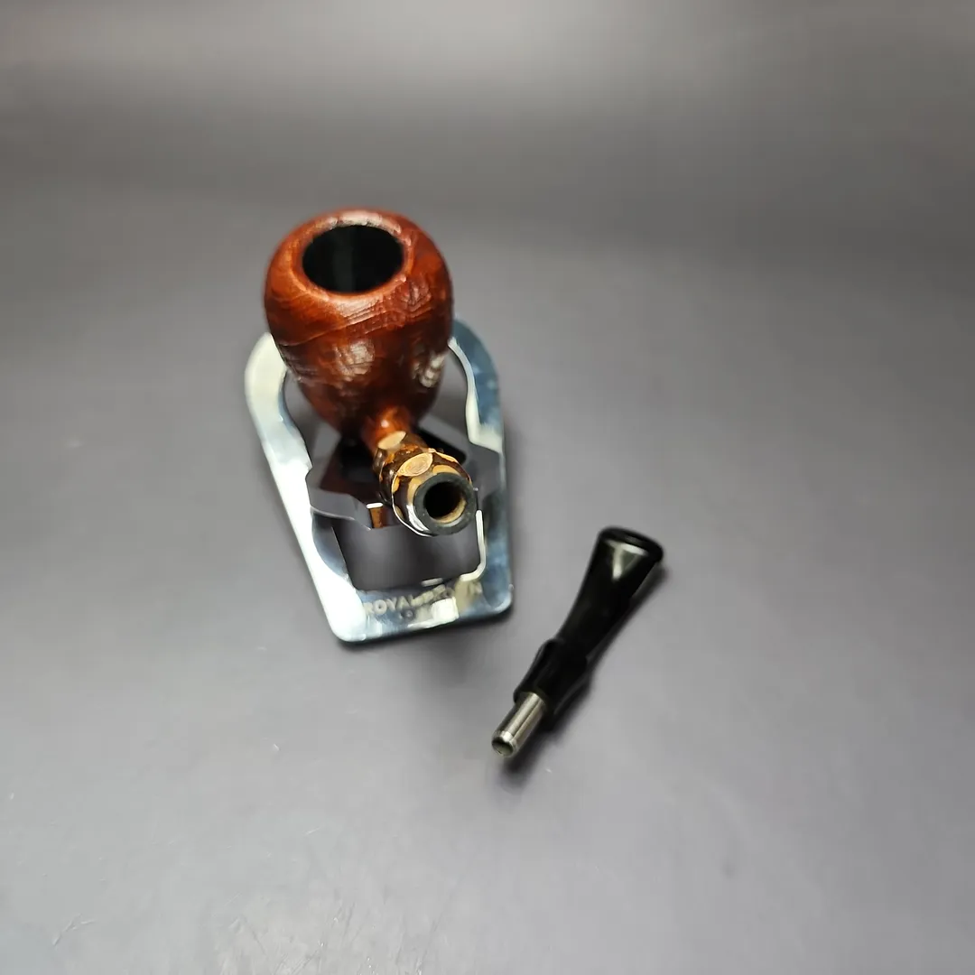 MBSD Briars Modern Masters 1 Sandblasted Peewit w/ Bamboo Briar Pipe, New - Image 12