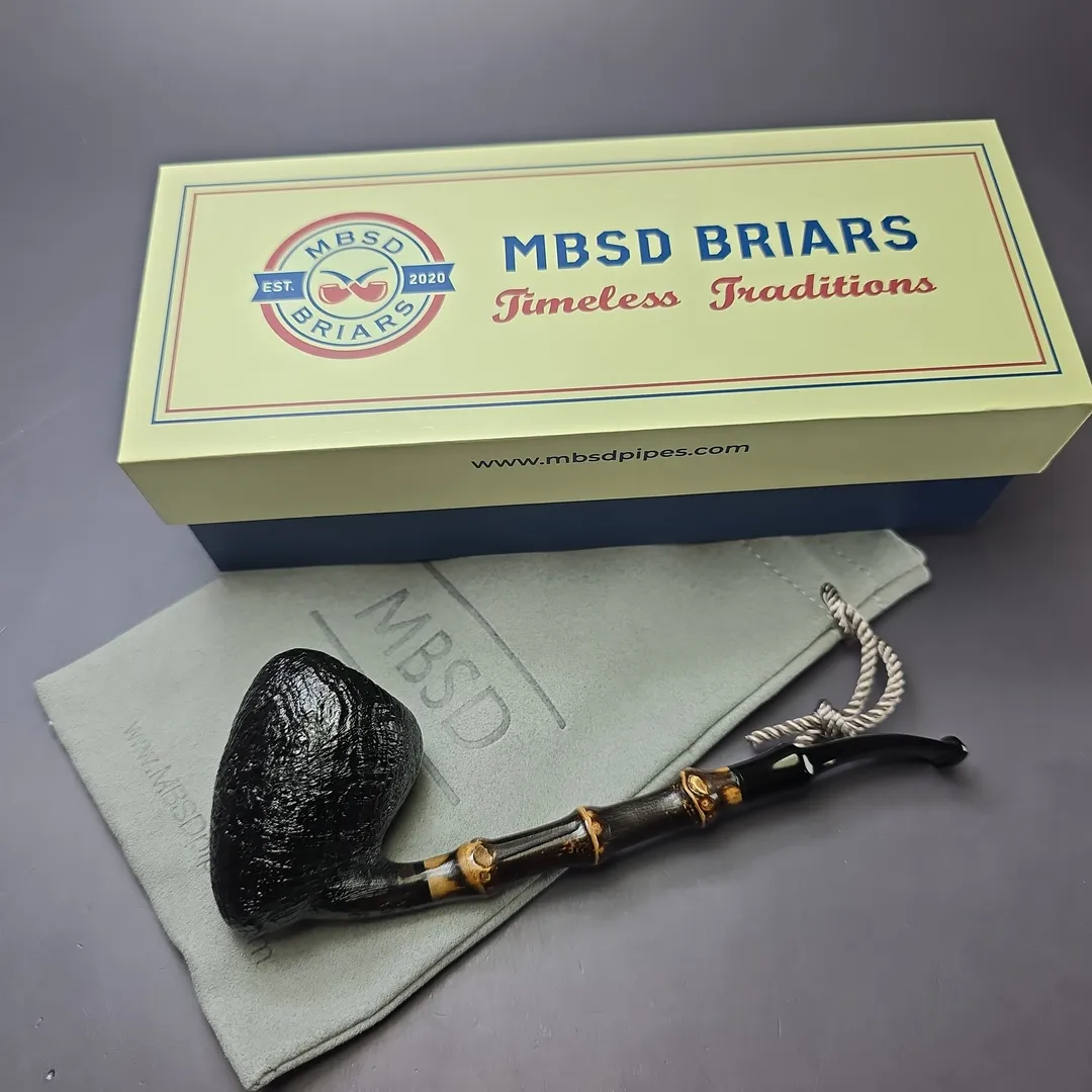 MBSD Briars Modern Masters 1 Sandblasted Peewit w/ Bamboo Briar Pipe, New - Image 2