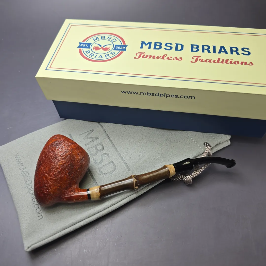 MBSD Briars Modern Masters 1 Sandblasted Peewit w/ Bamboo Briar Pipe, New - Image 2