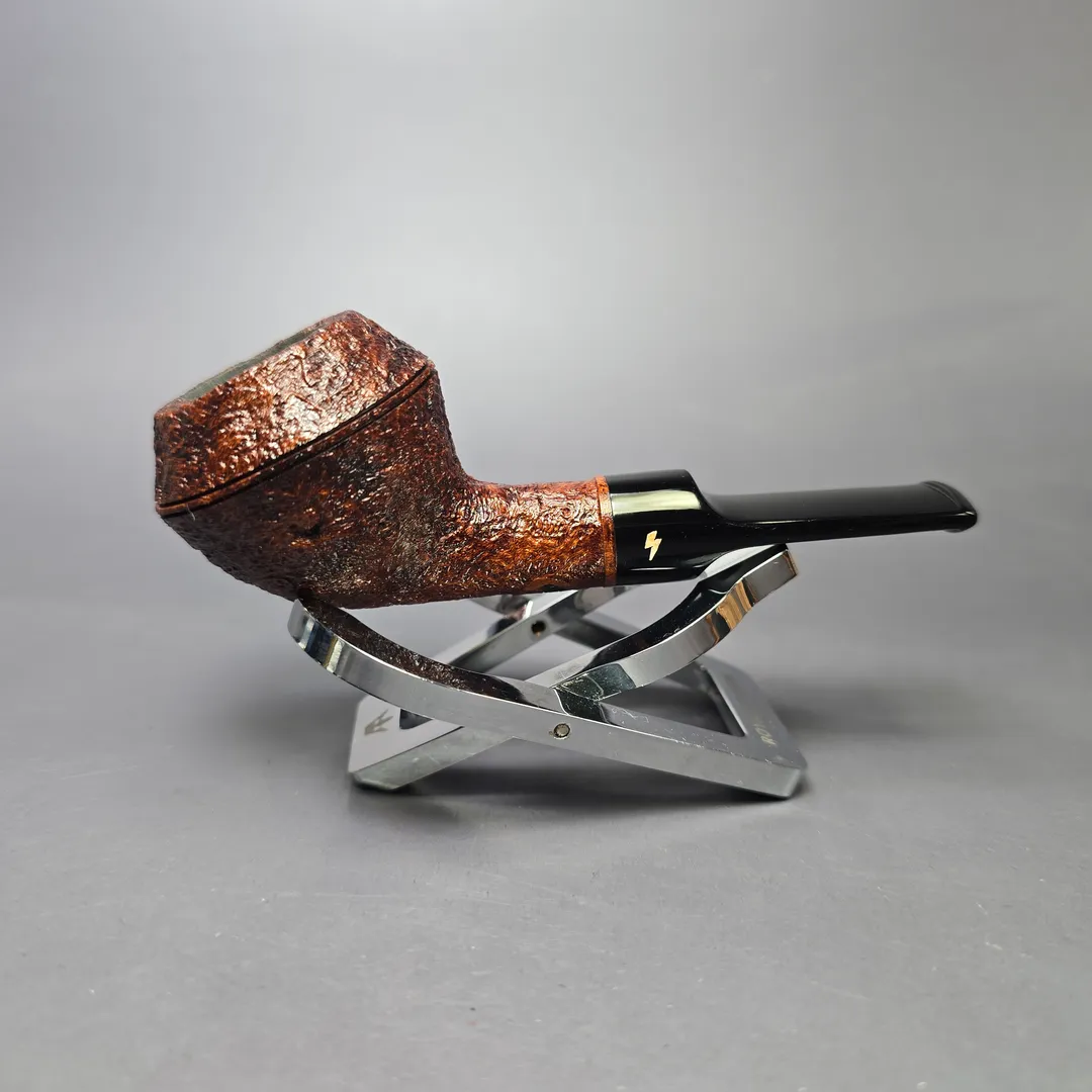 Moonshine MS02 Leather Sandblasted Devil Dog Rhodesian w/ Black Stem Briar Pipe, New - Image 2