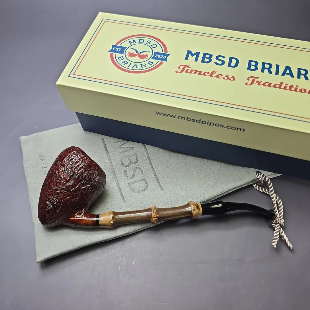 MBSD Briars Modern Masters 1 Sandblasted Peewit w/ Bamboo Briar Pipe, New - Image 2
