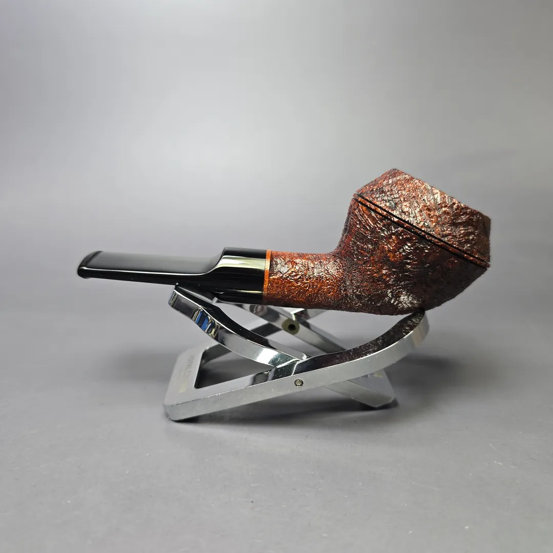 Moonshine MS02 Leather Sandblasted Devil Dog Rhodesian w/ Black Stem Briar Pipe, New - Image 4