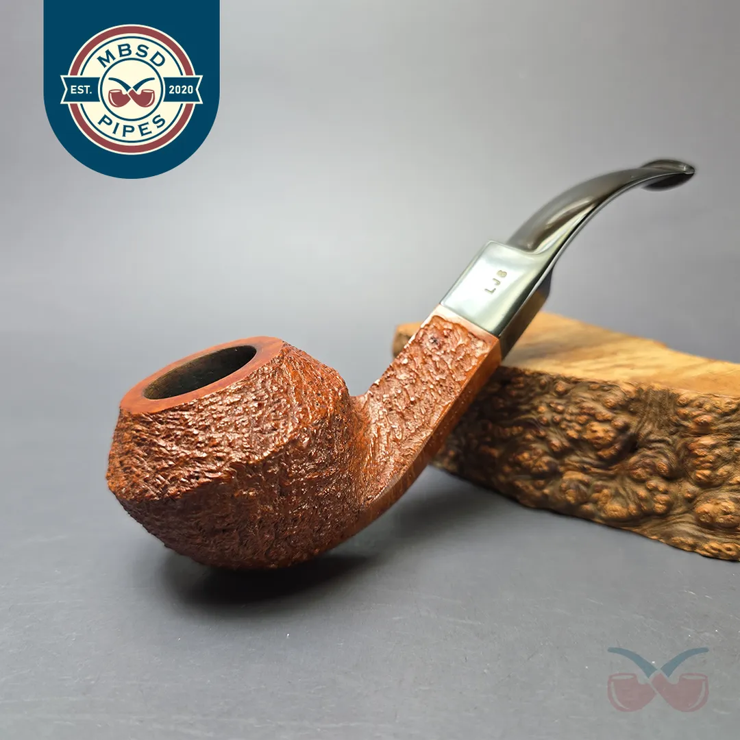 Ferndown Antique Bark 3 Star Partially Rusticated Bulldog Estate Briar Pipe, English Estates