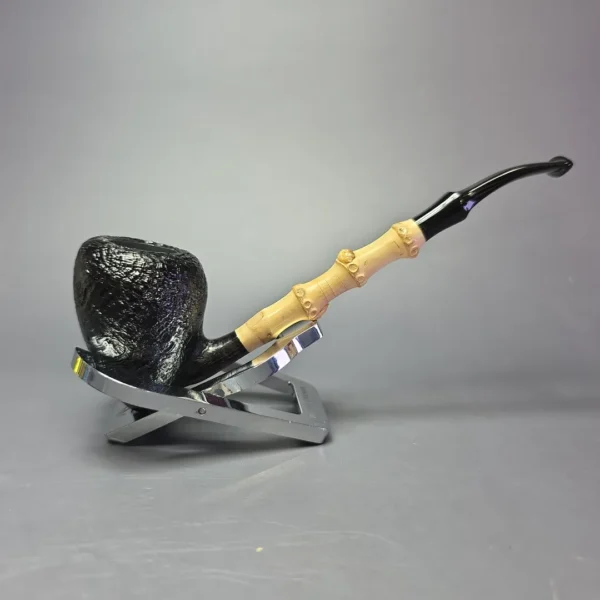 MBSD Briars Modern Masters 1 Sandblasted Peewit w/ Bamboo Briar Pipe, New - Image 3