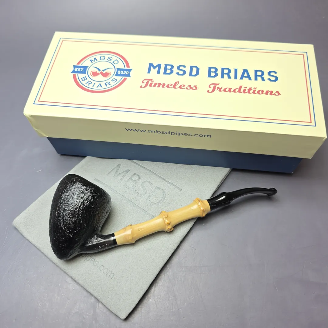MBSD Briars Modern Masters 1 Sandblasted Peewit w/ Bamboo Briar Pipe, New - Image 2