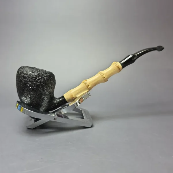 MBSD Briars Modern Masters 1 Sandblasted Peewit w/ Bamboo Briar Pipe, New - Image 3