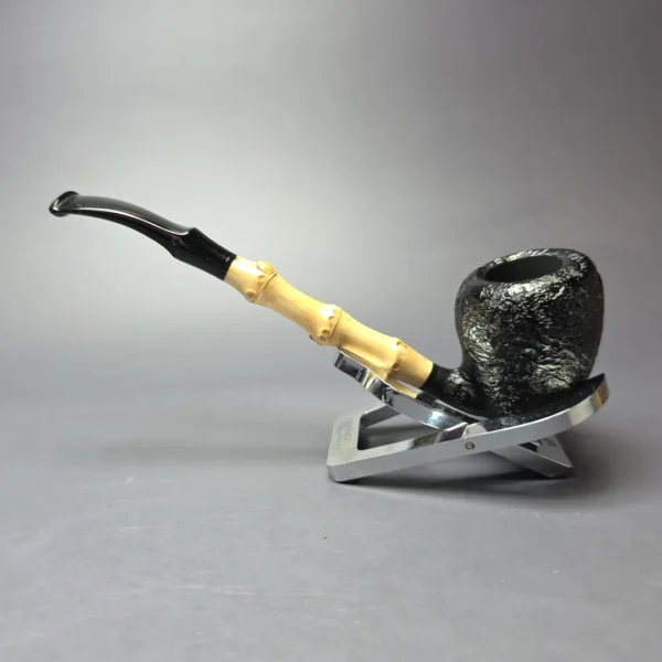 MBSD Briars Modern Masters 1 Sandblasted Peewit w/ Bamboo Briar Pipe, New - Image 5