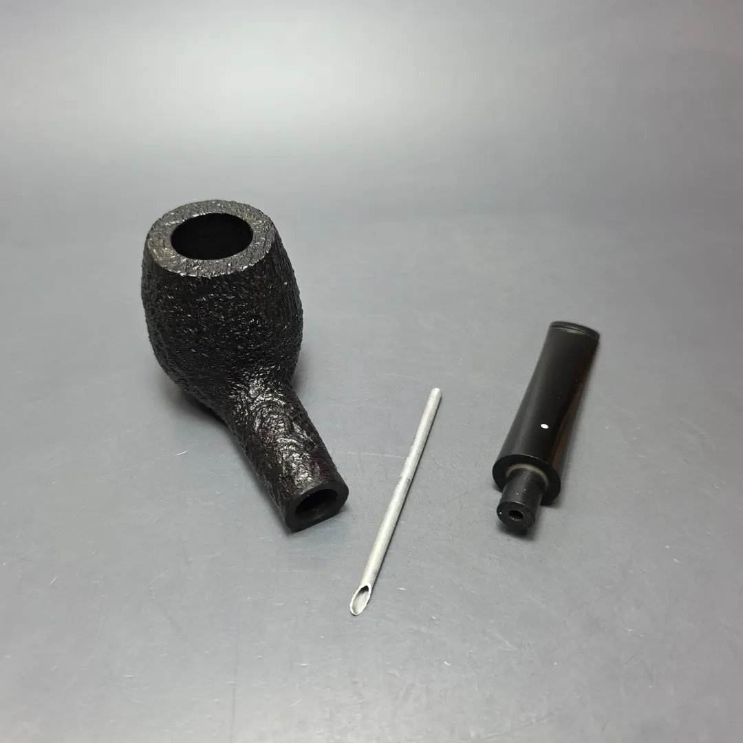 Dunhill 1998 Shell Briar 6101 Sandblasted Apple Estate Briar Pipe, Unsmoked - Image 2