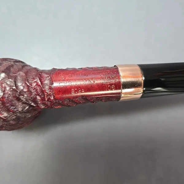 Peterson 2025 Christmas Pipe 106 Rusticated Billiard Estate Briar Pipe, Unsmoked - Image 5