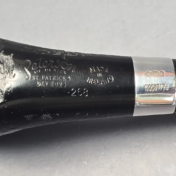 Petersons 2026 St Patrick's Day 268 Sandblasted Zulu w/ Silver Estate Briar Pipe, Unsmoked - Image 10