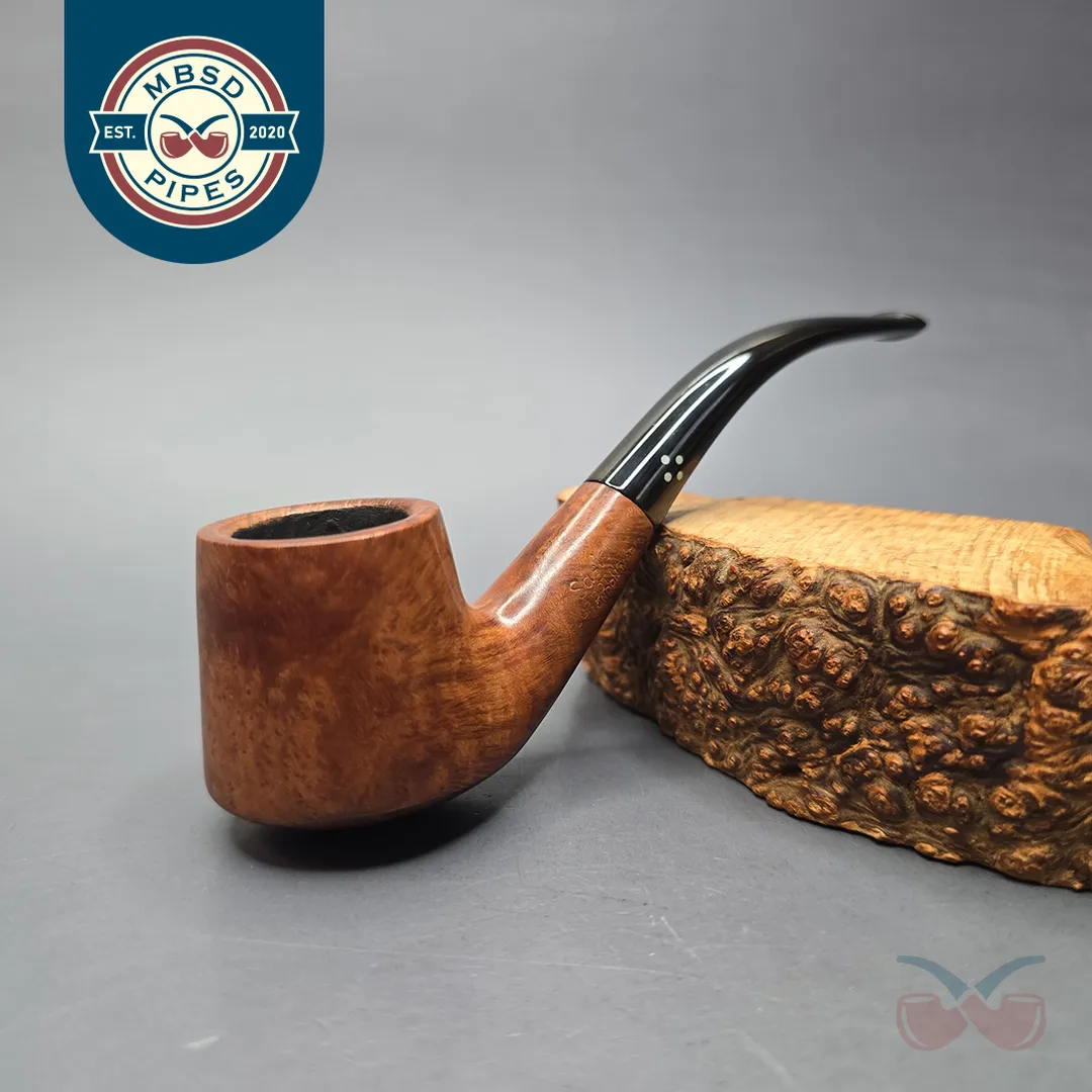 Sasieni (Family Era; c.1950-79) Four Dot Natural "Richmond" Smooth Bent Pot (Estate)