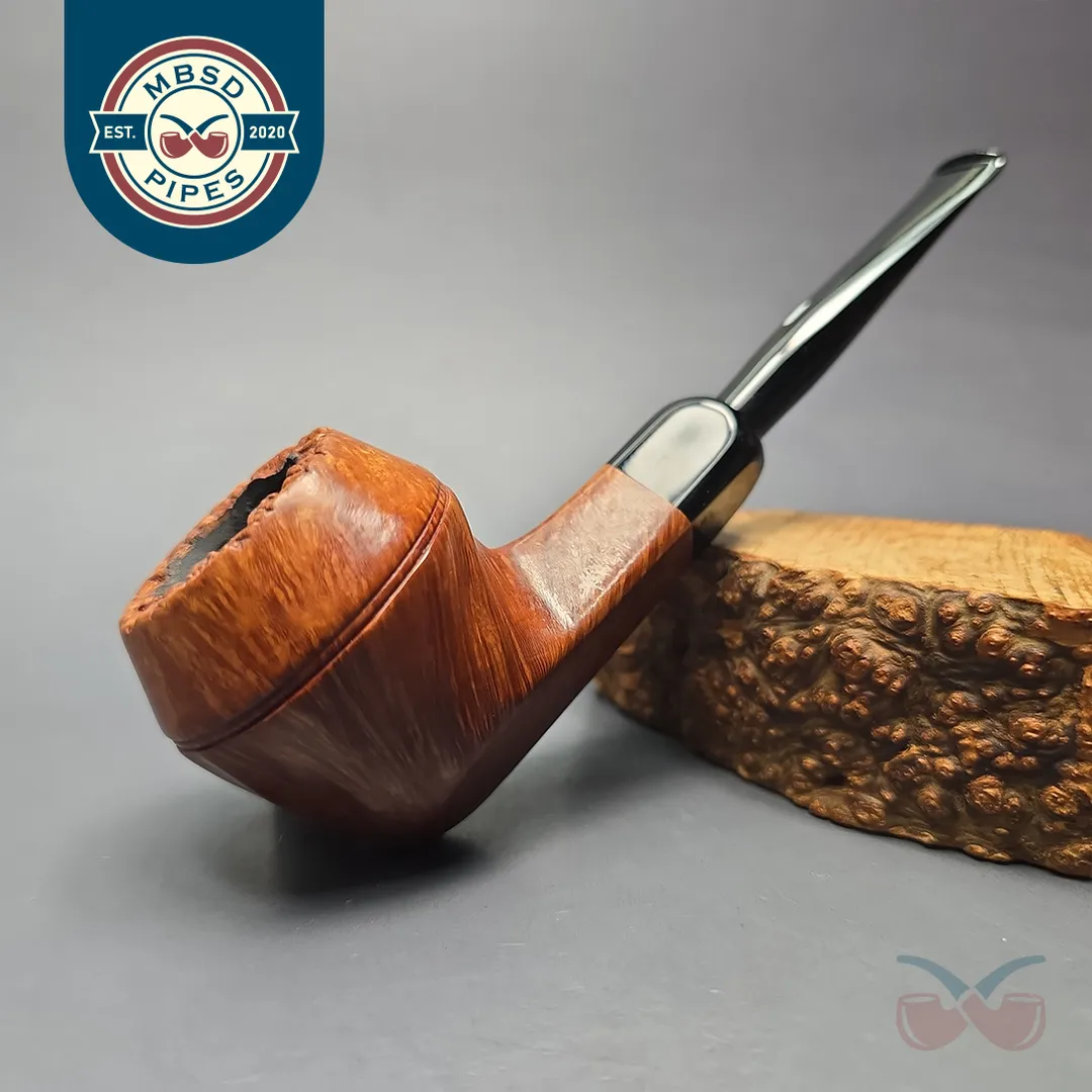 Castello "Castello" 4K Smooth Bulldog w/ Lucite Mount Estate Briar Pipe, Italian Estates