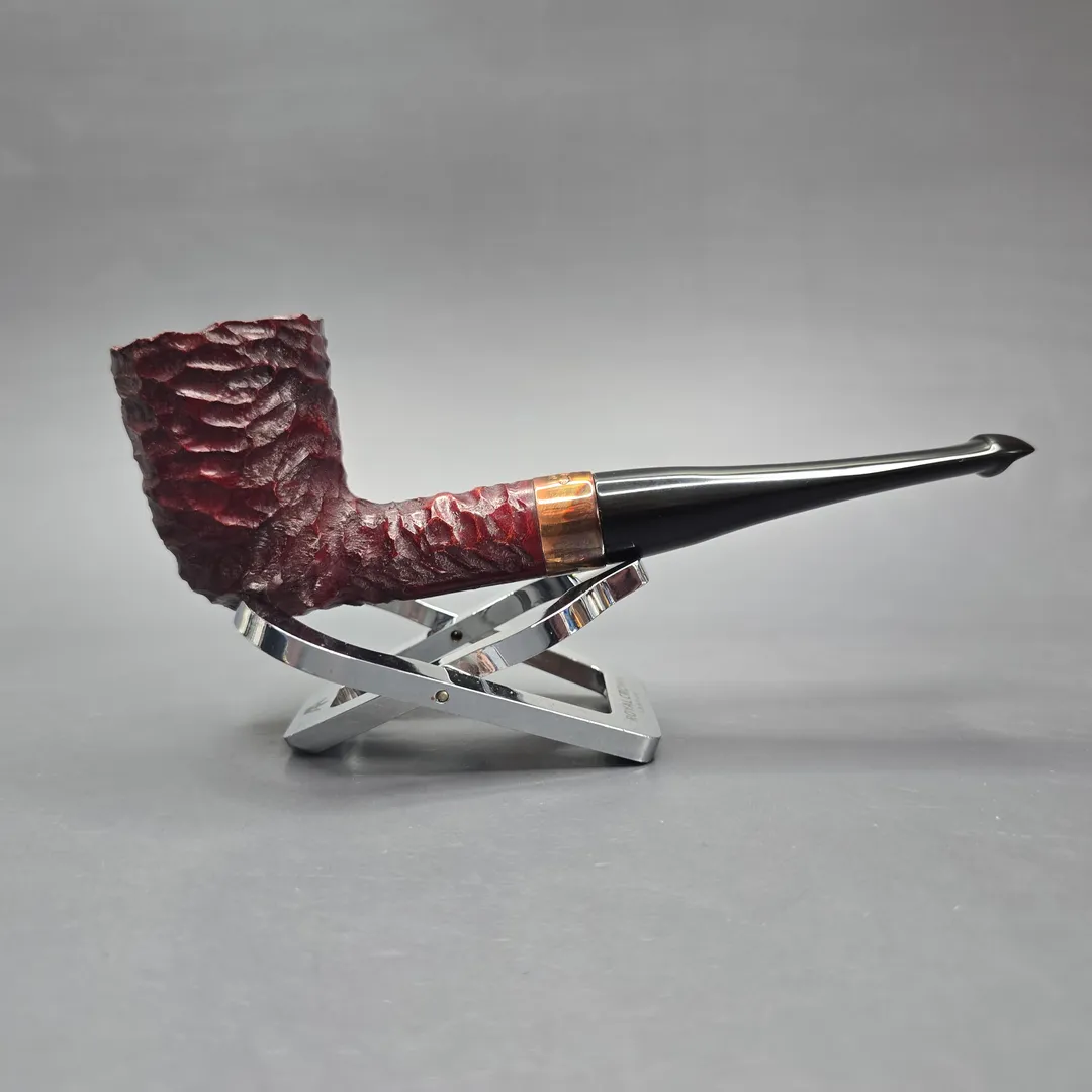 Peterson 2025 Christmas Pipe 120 Rusticated Dublin with Copper (Unsmoked Estate) - Image 2