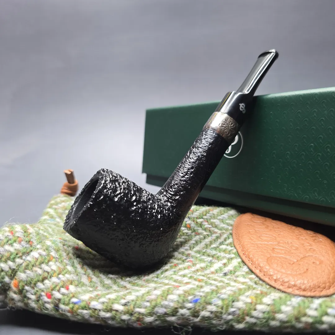 Peterson 2025 St Patrick's Day 53 Sandblasted Lovat with Silver (Unsmoked Estate) - Image 2