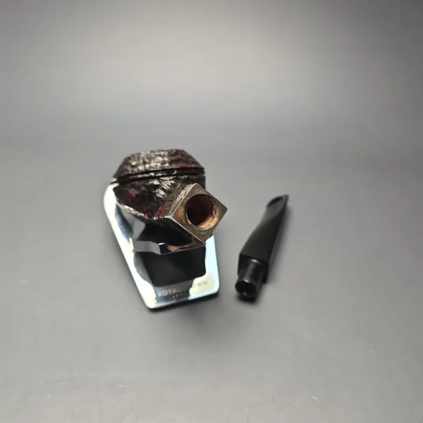 Peterson 2026 Pipe of the Year Rusticated "Large Squat Cad" Bulldog with Silver (New) - Image 13
