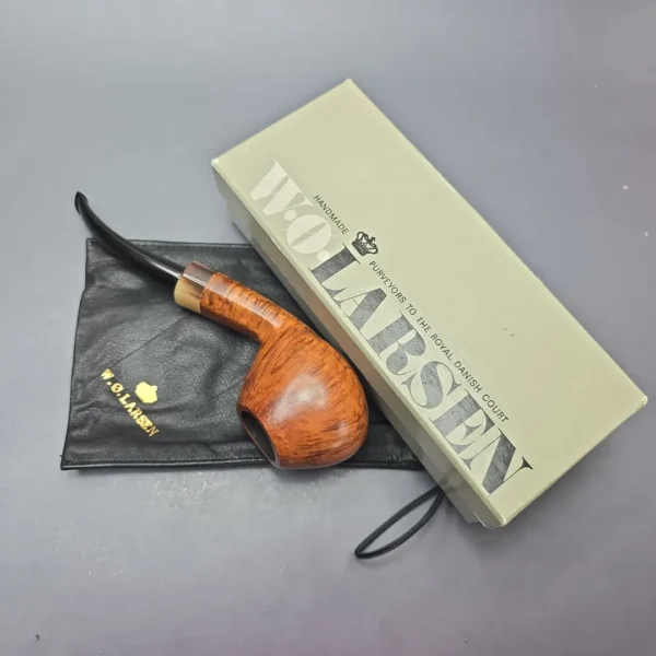 W.O. Larsen Straight Grain (6) Extra Large Smooth Diplomat with Horn (Estate) - Image 15