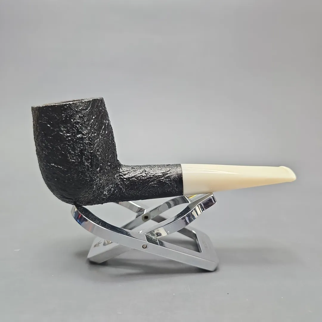 BriarWorks Classic C22 Black Sandblasted Billiard (Estate) - Image 2